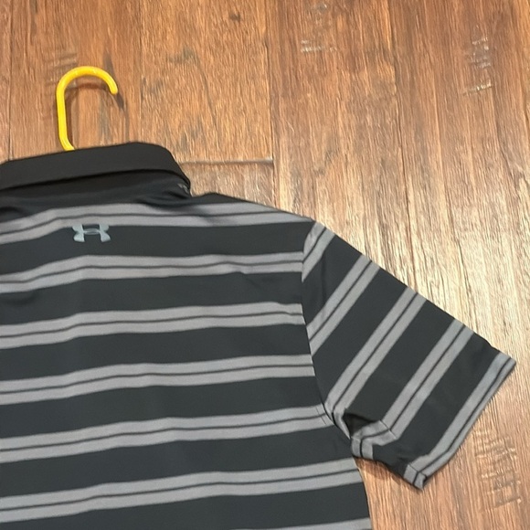 Small Under Armour Men's Polo in Black and Gray Stripes - Picture 9 of 9